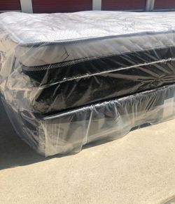 QUEEN PILOW TOP MATTRESS SET WHIT BOX SPRING BRAND NEW ✅️