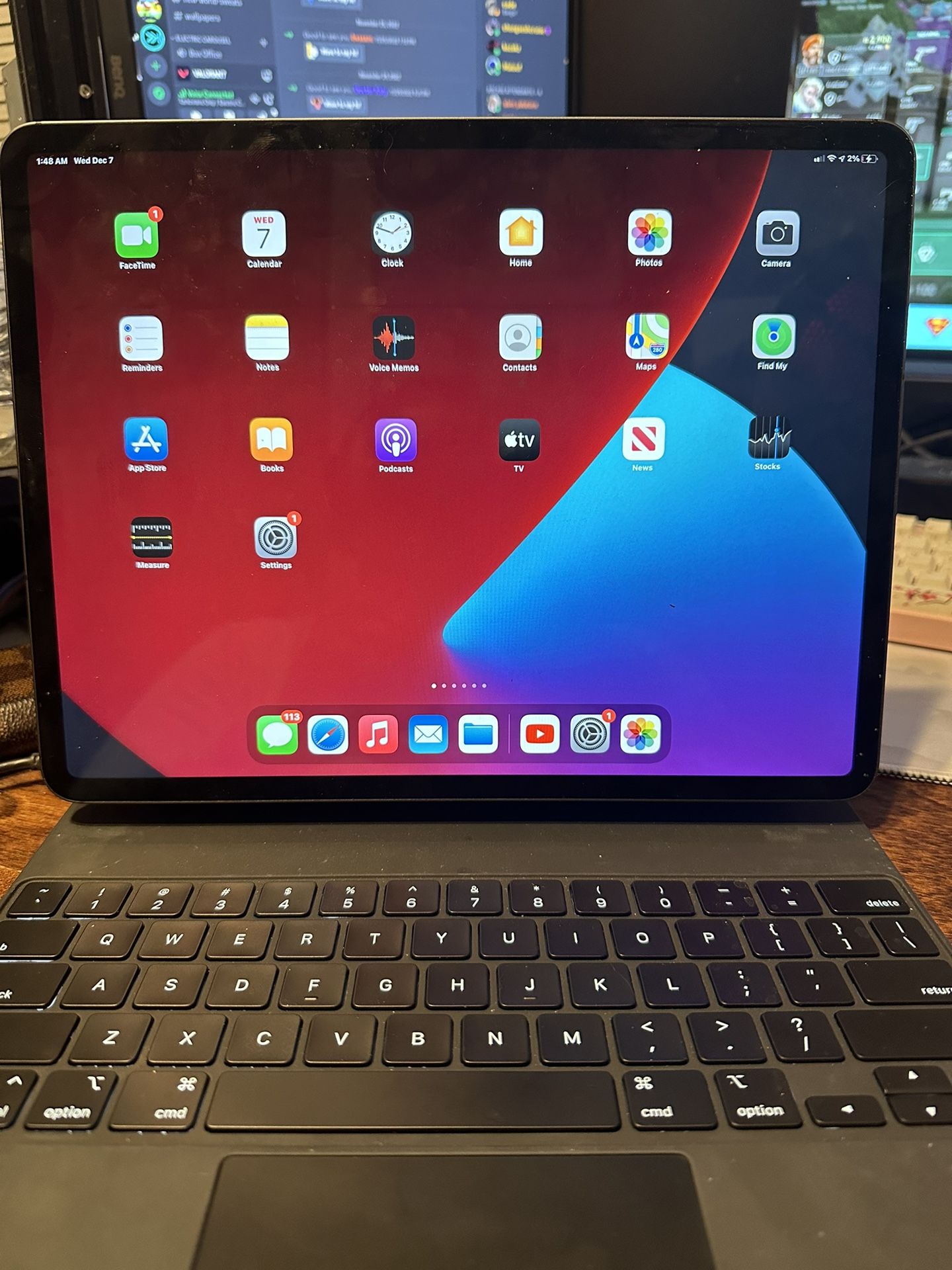 iPad Pro 12.9” 4th generation 2020 Cellular enabled 256 GB With Apple Keyboard