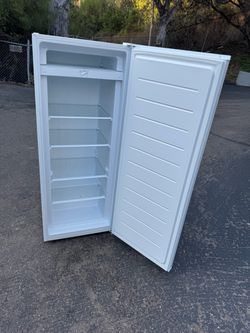 Freezer household upright garage ready (free local delivery)
