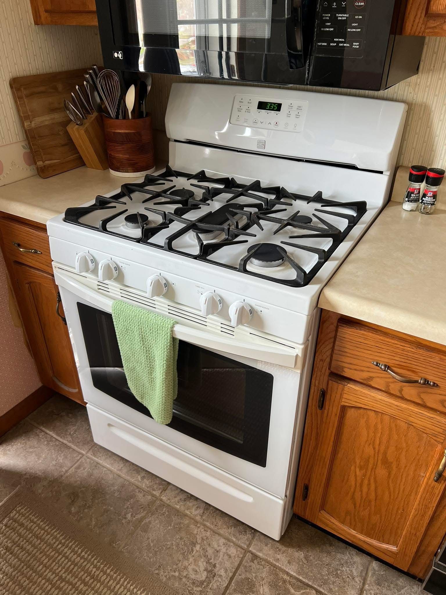 Kenmore Gas Oven range - $100
