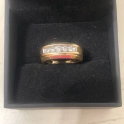 14K Gold , 5 Natural Diamonds Men’s Band. Size 9