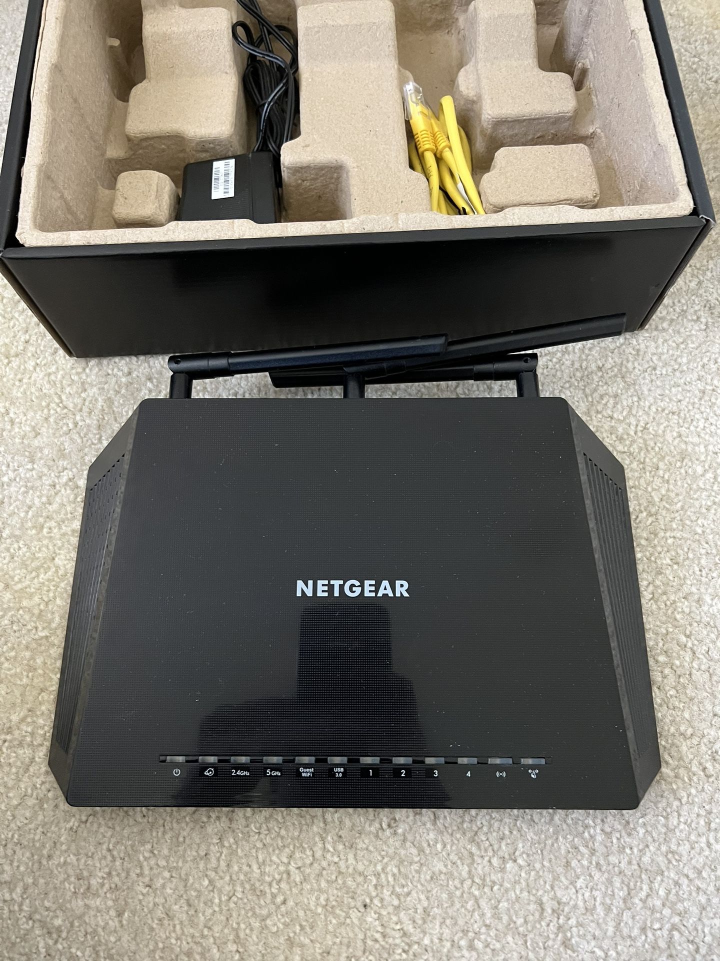 NETGEAR Nighthawk Smart Wi-Fi Router (R6700) + NETGEAR Cable Modem (CM500)