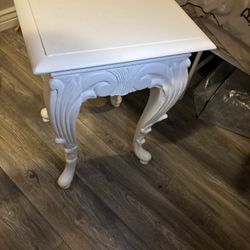 2 Antique Wooden End Tables