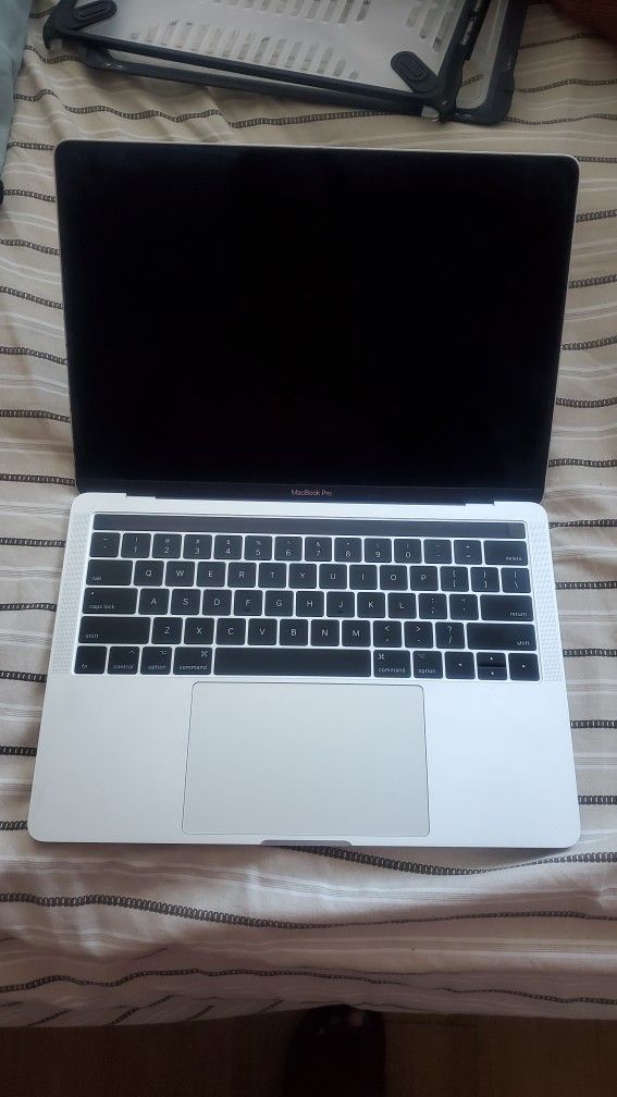 MacBook Pro 13.3 inch, 2017, Intel Core i5, 16GB RAM, SSD 512 GB