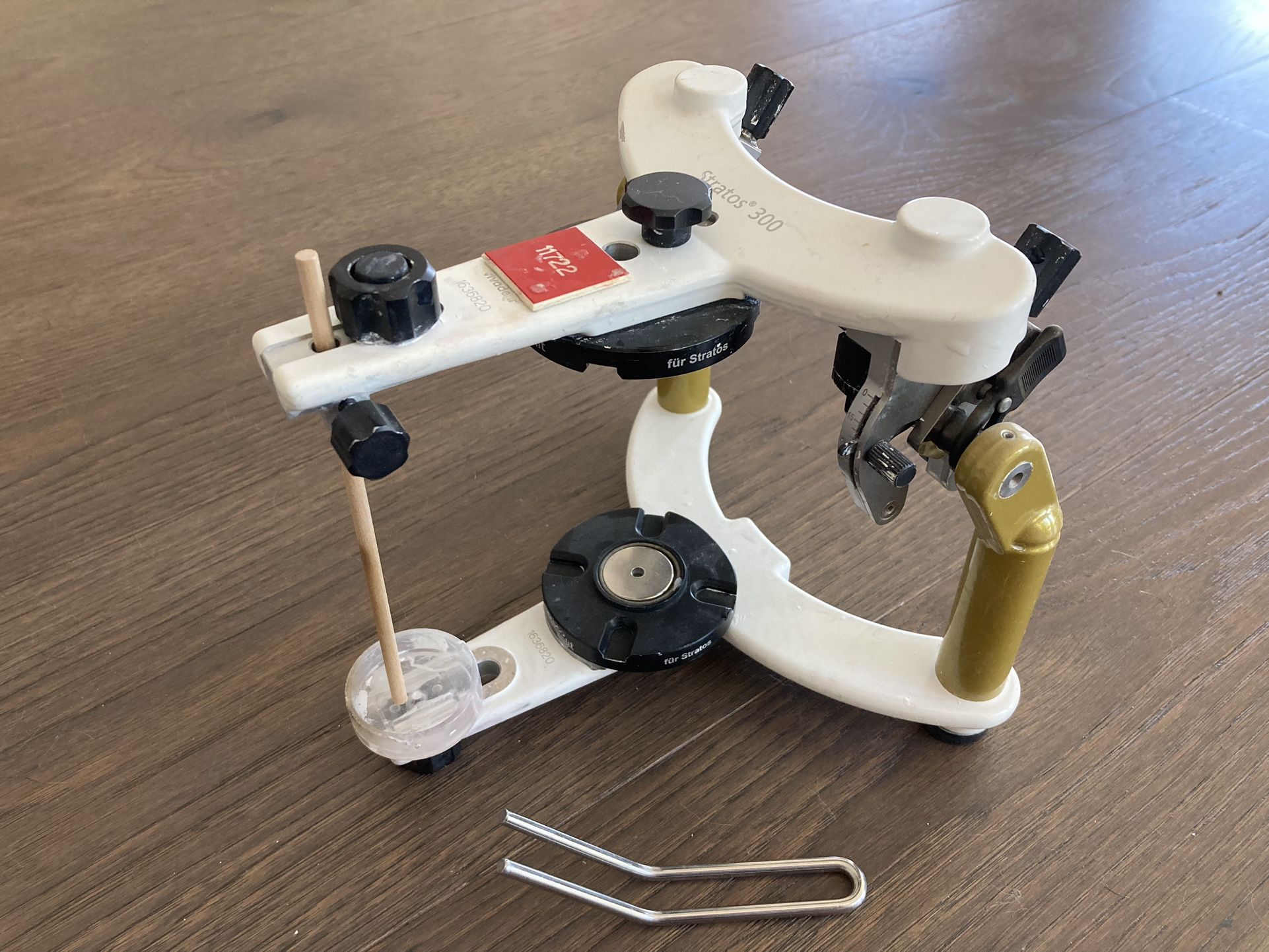 Ivoclar Vivadent Stratos 300 Adjustable Articulator (with Case)