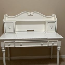 Desk rooms to go deals