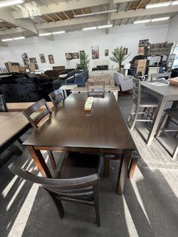 Beautiful 6-Piece Dining Set – Table, 4 Chairs & Bench