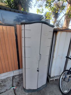 Rubbermaid Storage Shed Plastic  solid Wood Shelfs  Excellent Shape  Tools