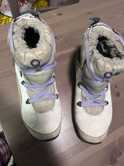 snow boots size 8