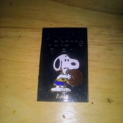 Vintage 80's Aviva Snoopy Basketball Player Cloisonne Pin