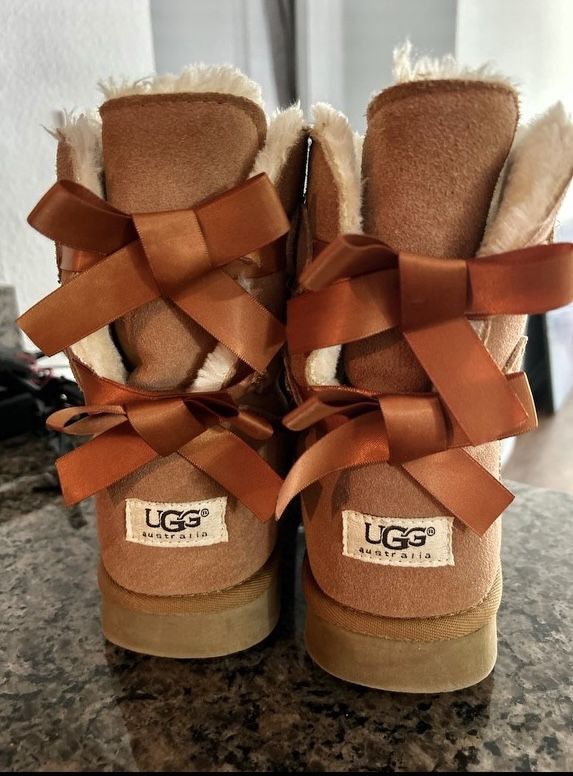 UGG  Bailey Bow II