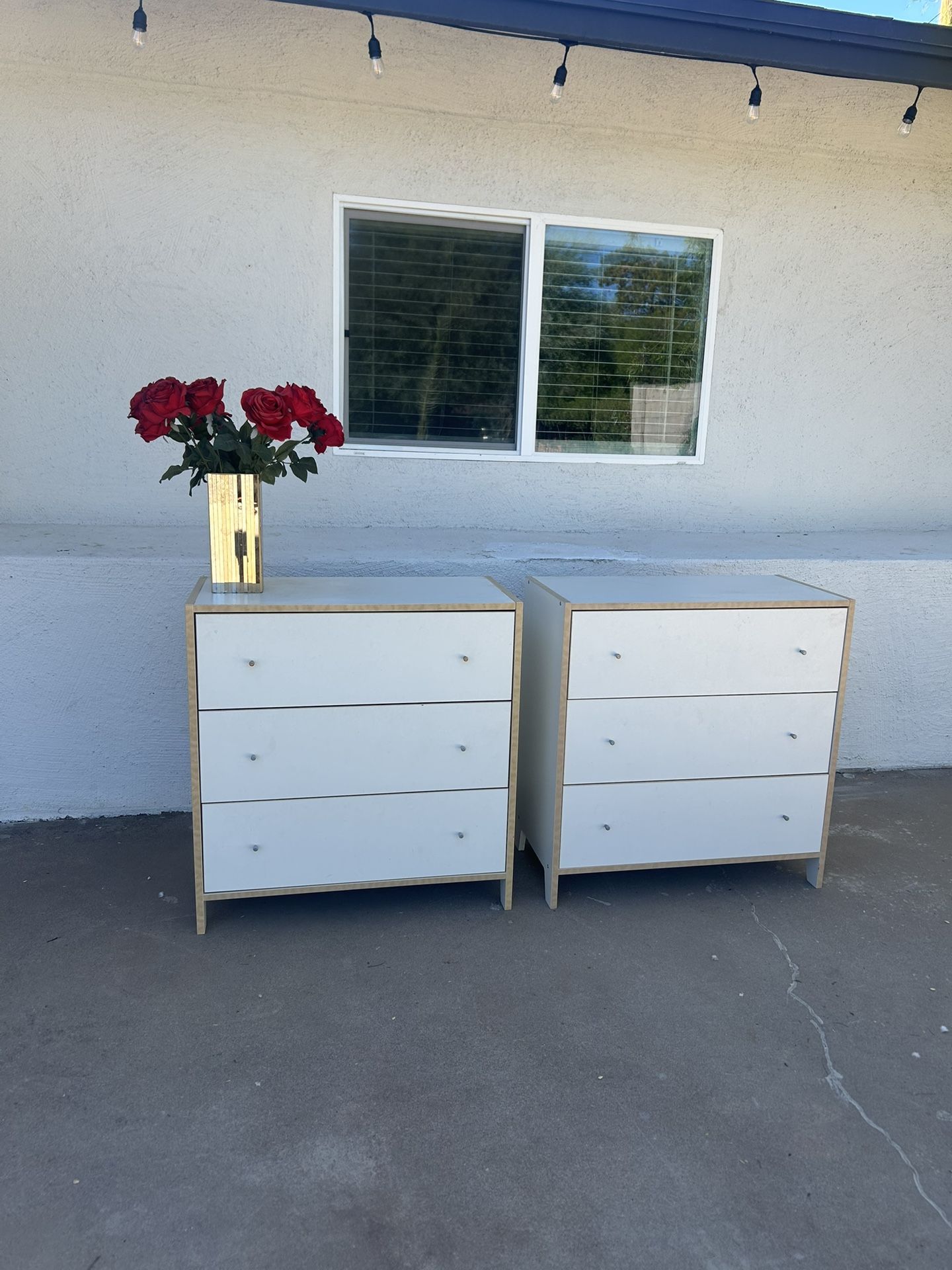 2 dressers/ nightstands