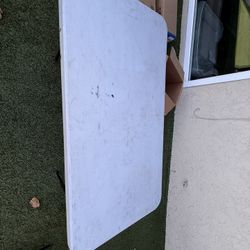 4’ Plastic Table