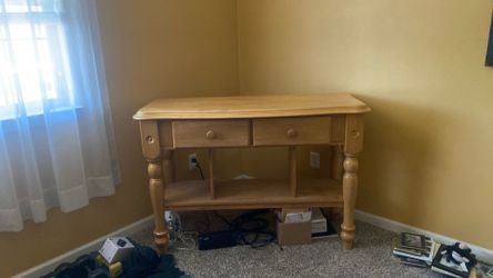Picture table I need it gone asap