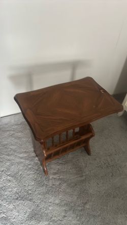 Side table with magazine rack