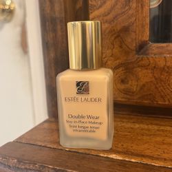 Estée Lauder Foundation 