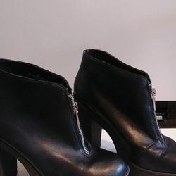 Black Mossimo heeled boots