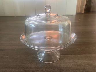 Glass cake display