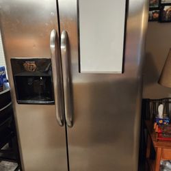 36in Frigidaire Side By Side Refrigerator 