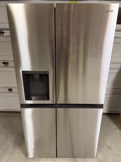 LG Refrigerator in great condition!!
