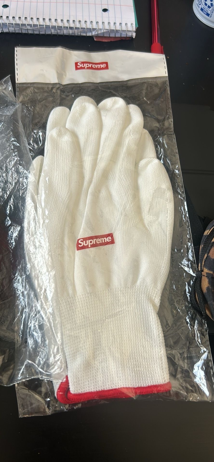 Supreme Gloves Beanie And Waist Pouch