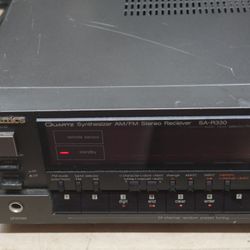   Technics SA-R330 AM / FM Radio Quartz Synthesizer Stereo Receiver. USED. TESTED. IN A GOOD WORKING ORDER. 
