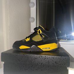 Thunder Jordan 4 Retro 