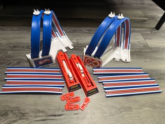 Hot Wheels dual-lane race track set