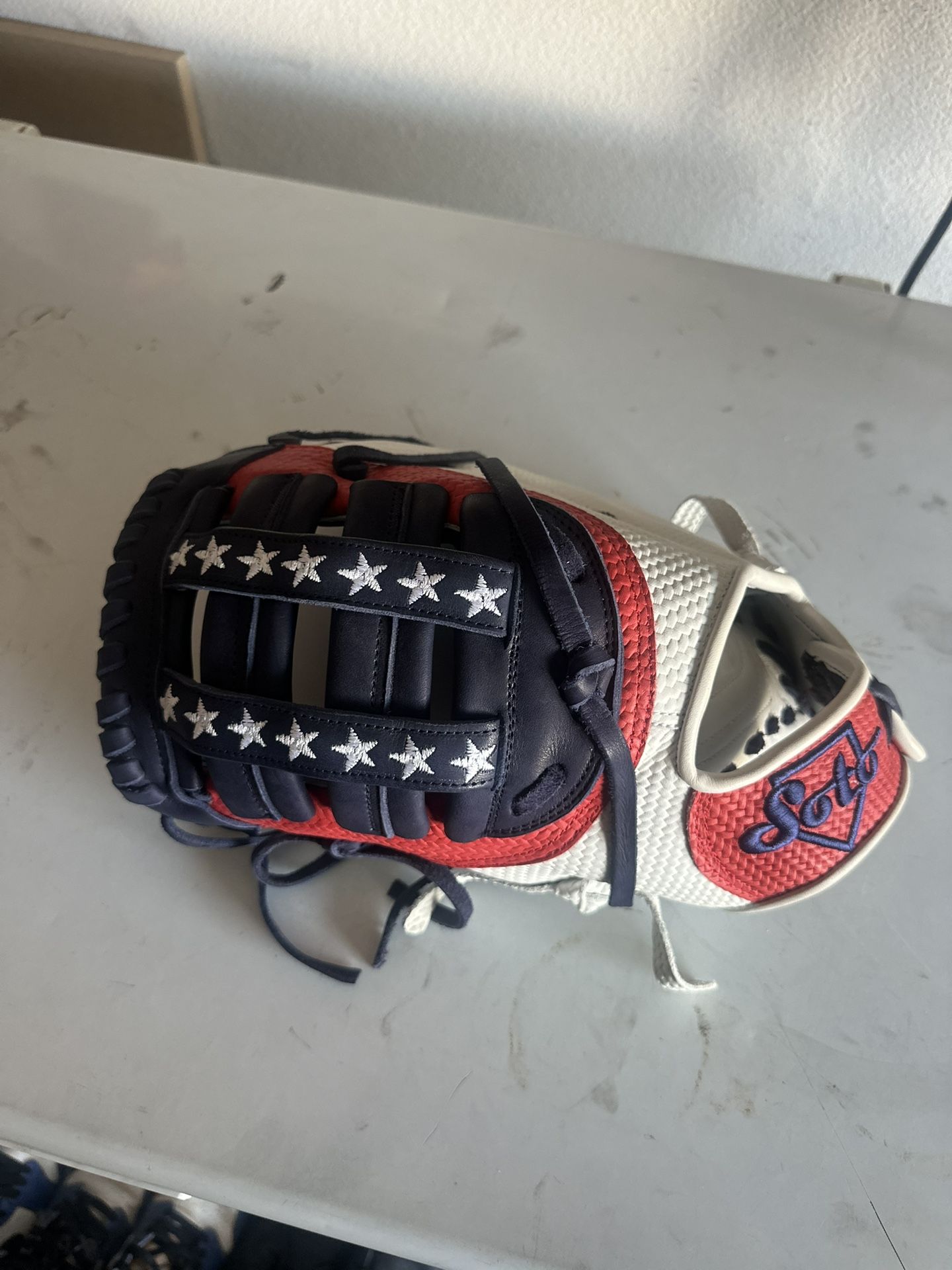 Soto baseball 1st Baseman glove