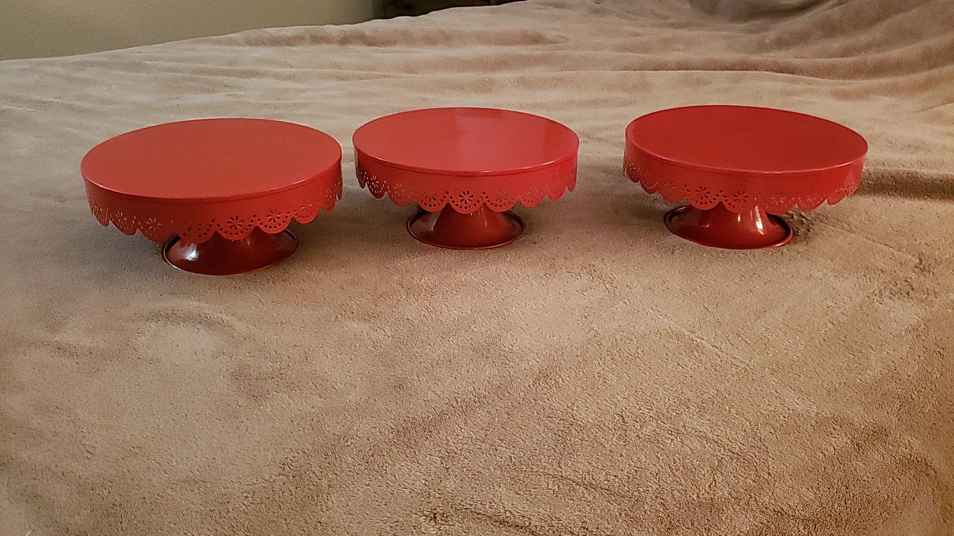 3 red cake stands