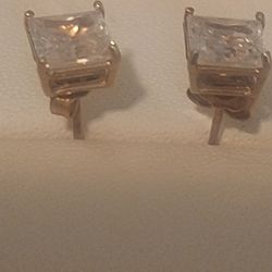 Aretes 14k gold buen estado.1.6g