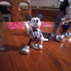 FIGURA   DE. MICKEY M