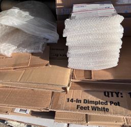 MOVING SUPPLIES Bubble wrap and 18 boxes $20