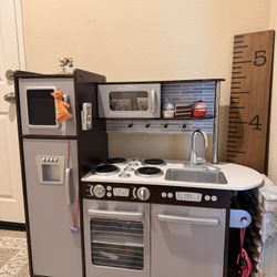 Large Wooden Kids Play Kitchen – Excellent Condition