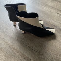 Alohas two -tone Leather Ankle Boots For Woman .Size EU 39