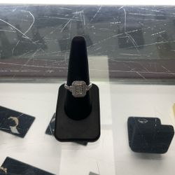 10k White Gold Diamond Ring 3.5 Grams