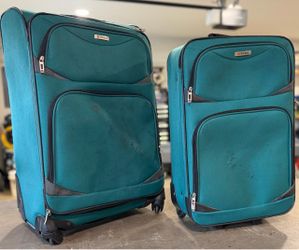 TAG 2-Piece Teal Spinner Luggage Set