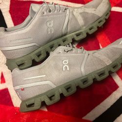 On Cloud Shoes Size 11