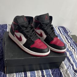 Jordan 1 Mid 