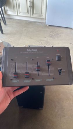 4 channel stereo microphone mixer