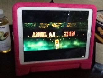 iPad Pro need is in good condition make me an offer 12.9