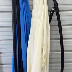 * READ DESCRIPTION*  x2 Cantilever Offset Patio Umbrellas 