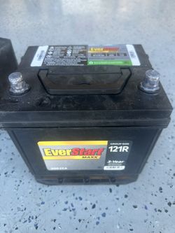 EverStart Maxx Lead Acid Automotive Battery, Group Size 121R 12 Volt, minimum 580 CCA