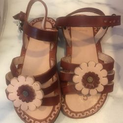 Mexican artisanal items keychains hats Sandals backpacks sombreros