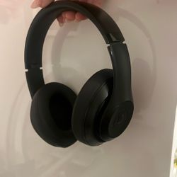 Beats Studio3 Wireless Headphones (NOISE-CANCELLING)