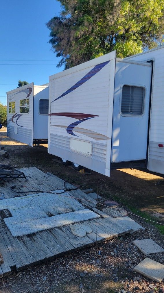 2 slide outs park model travel trailer...... new tires... California title 