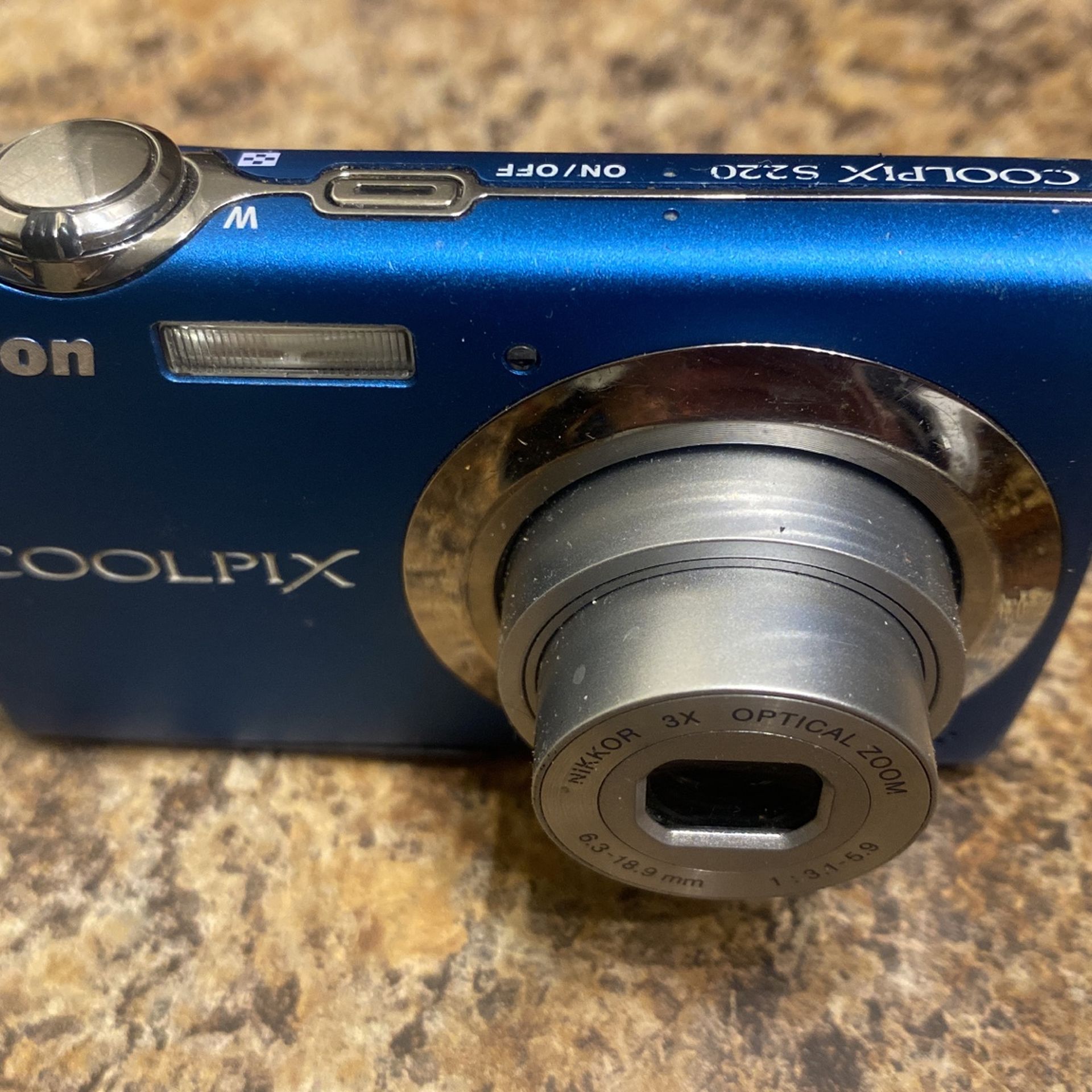 Nikon Coolpix S220 Digital Camera 