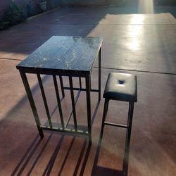 Table With Bar Stull