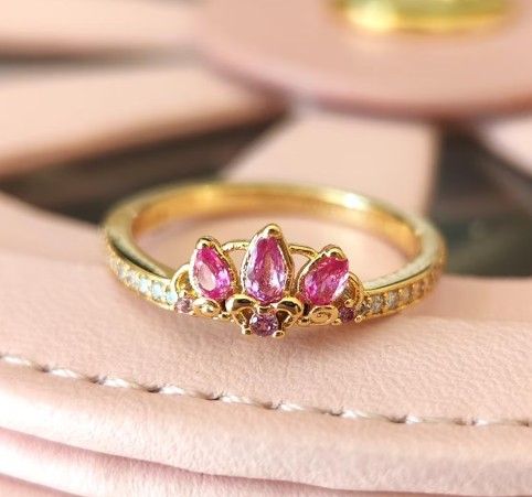 The gold-plated princess crown ring is suitable as a birthday gift for girlfriends