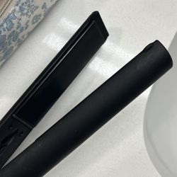 HOT TOOLS Black Gold Ionic 1 1/4 Inch Flat Iron